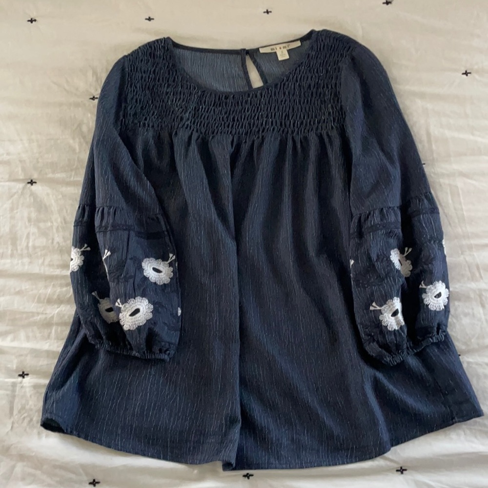 Blouse - Denim with beautiful sleeve detail